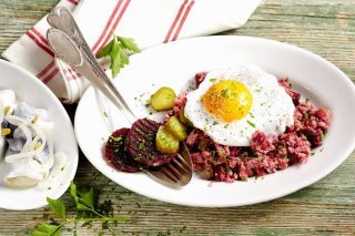 Labskaus mit Spiegelei