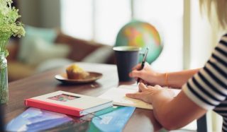 photo 1524646432175 d58115a8a854